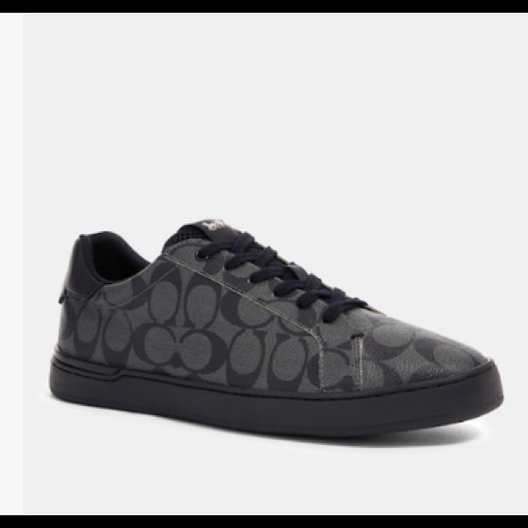 Clip Low Top Sneaker Signature coated canvas upper
Fabric lining and footbed - Picture 2 of 6